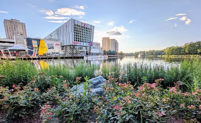 Rio Washingtonian Lake Outdoor Theater - Image 2