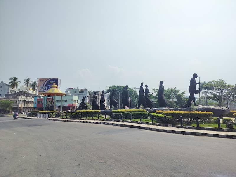 Dandi march statue - Image 1