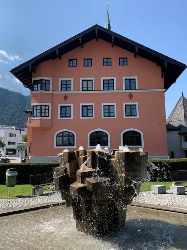 Rathausbrunnen - Image 1