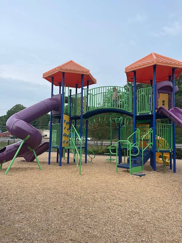 Riverside Park - Image 1