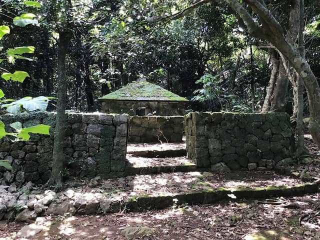 Tomb of King Gihon - Image 1
