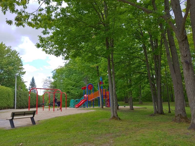 Castillou Park - Image 1