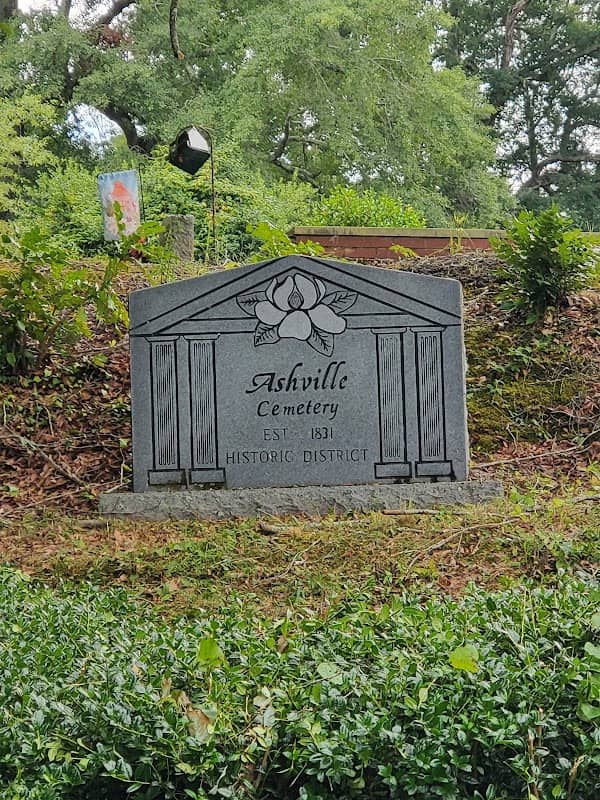 Howard Hill gravesite - Image 1