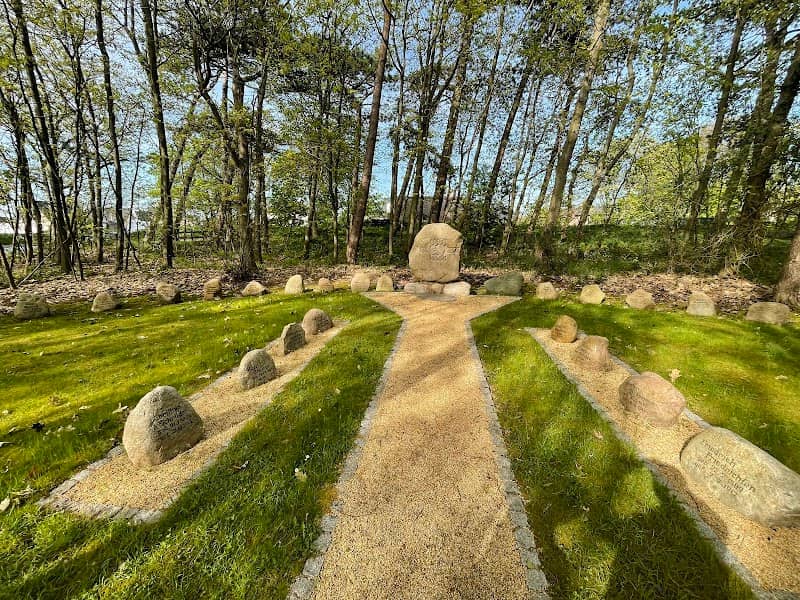 Gefallenendenkmal - Image 1
