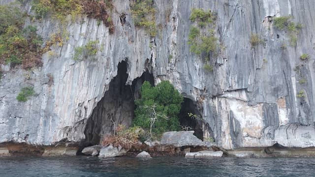 Charpentier secret cave - Image 1