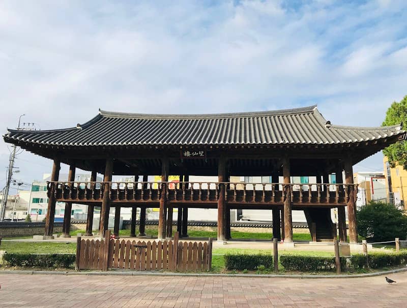 Cheongju Jungang Park - Image 2