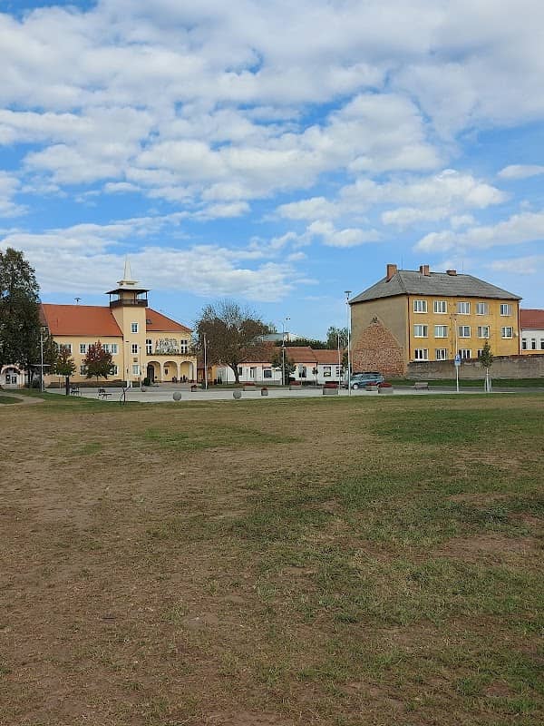 Vracovské parkoviště - Image 1