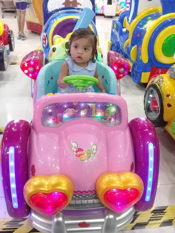 Annie's Amusement Center - Image 2