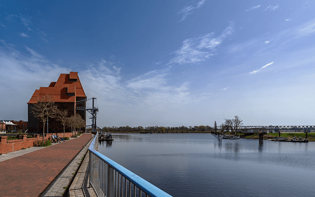 Elbuferpromenade - Image 1
