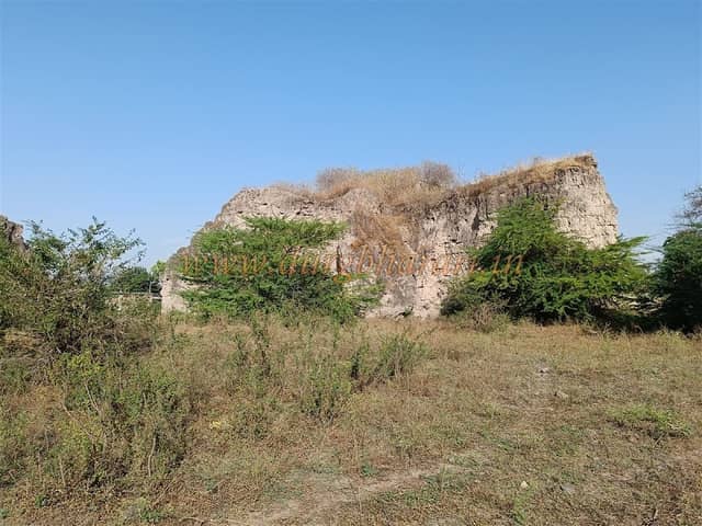 Dhamangaon Fortress - Image 1