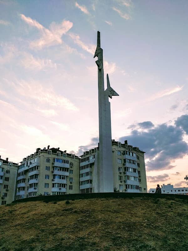 Pamyatnik Muzhestvu, Geroizmu Aviatorov-Chernomortsev - Image 1