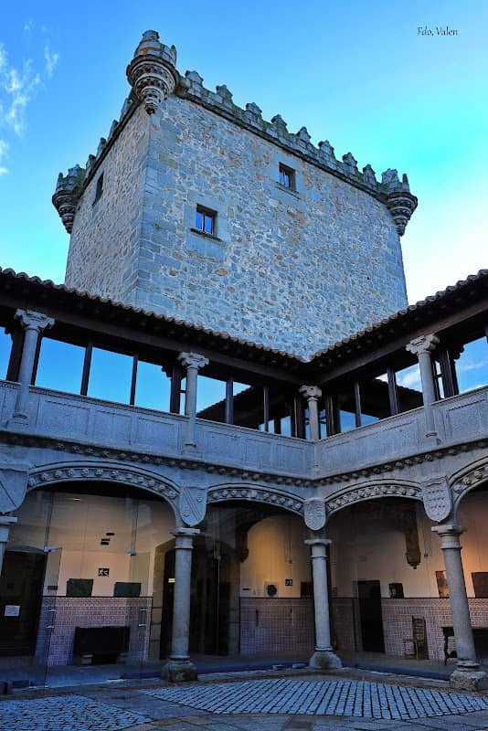 Torreón de los Guzmanes - Image 1
