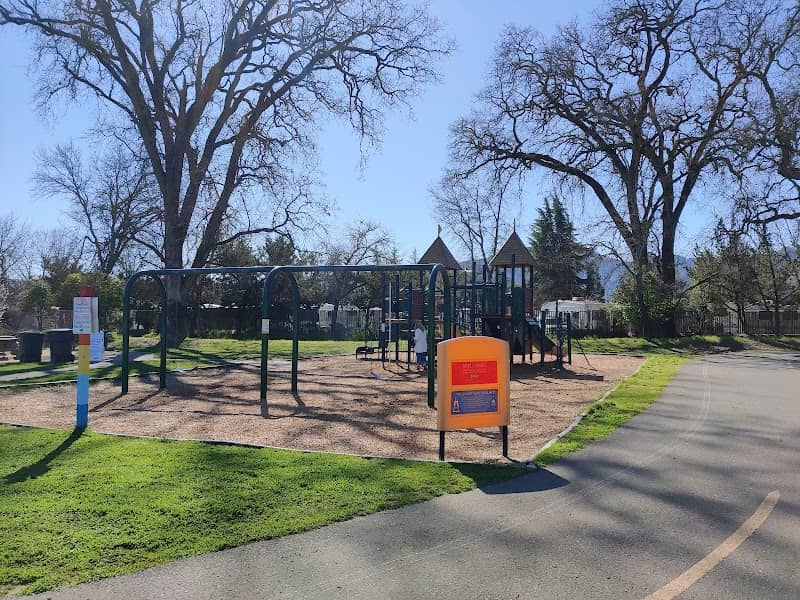 Oak Manor Park - Image 2