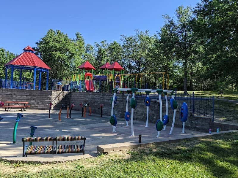 Laurel Park - Image 2