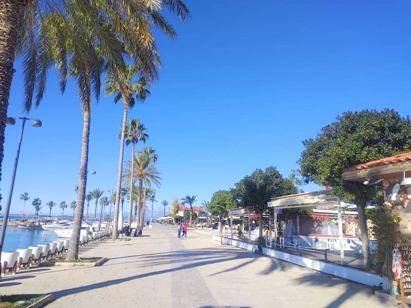 Side Promenade - Image 1
