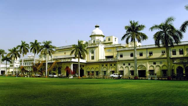 Chhatar Manzil - Image 1