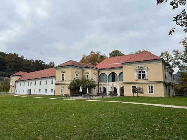 Ravne Castle - Image 1