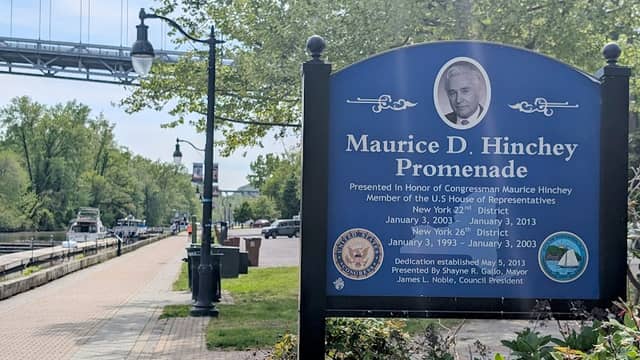 Maurices D Hichey Promenade - Image 1