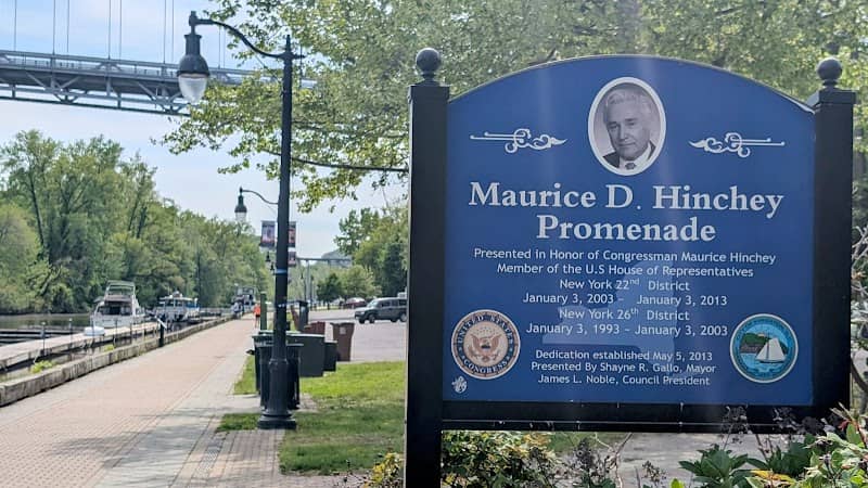 Maurices D Hichey Promenade - Image 1