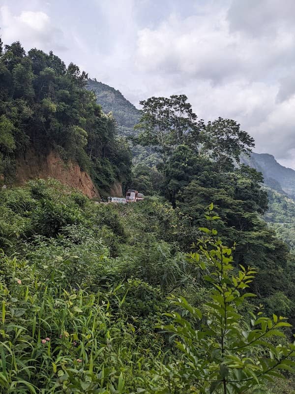 Valley view - Image 1