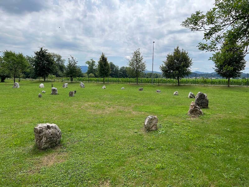 Črnelo Stonehenge - Image 1
