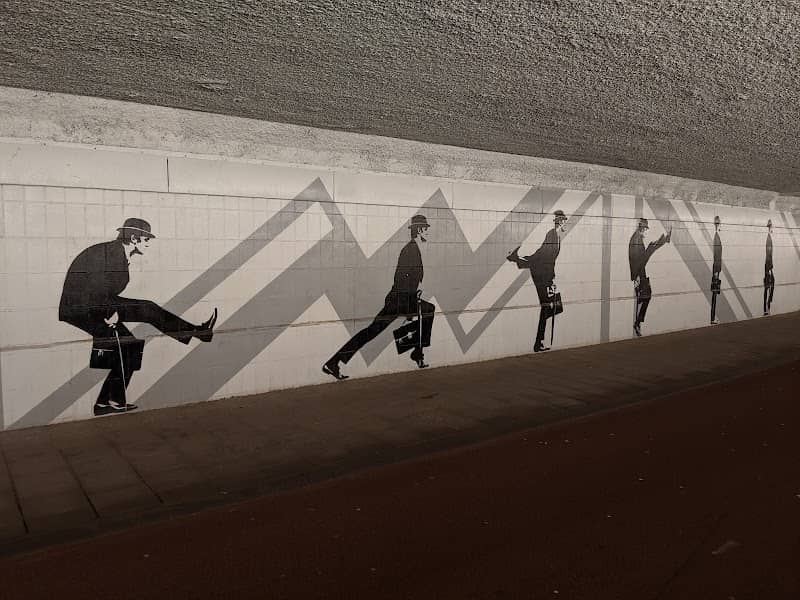 Silly Walks tunnel - Image 1