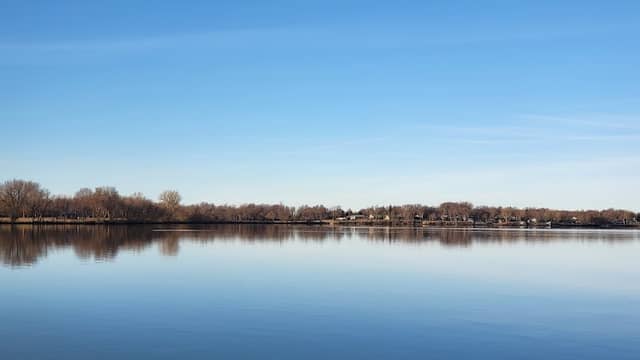 Lake Front Park - Image 2