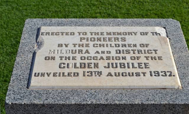 Pioneer monument - Image 1