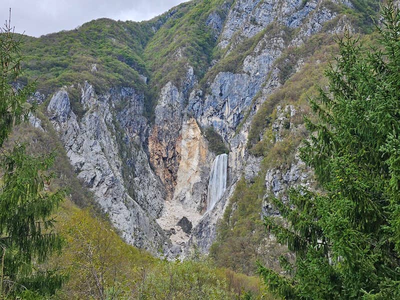 Waterfall pointview - Image 1