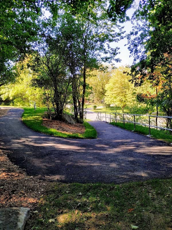 Fairway Hill Park - Image 1