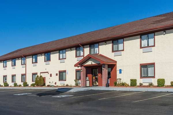 Super 8 by Wyndham Campbellsville KY - Image 1