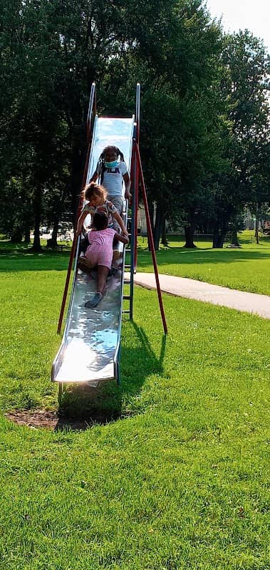 Cherry Lawn Park - Image 2