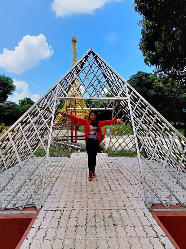Eiffel Tower Replica - Image 2