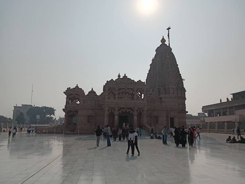 Shri Girraj Mukhiya Tourist Spot - Image 1
