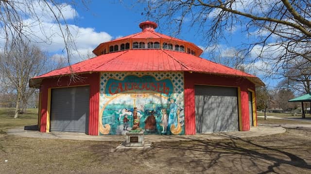 Riverside Park Carousel - Image 1