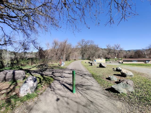 Riverside Park - Image 1