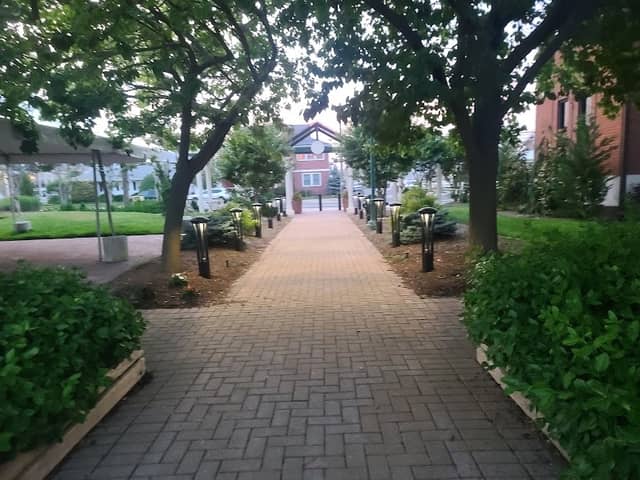 Huntington Park - Image 2
