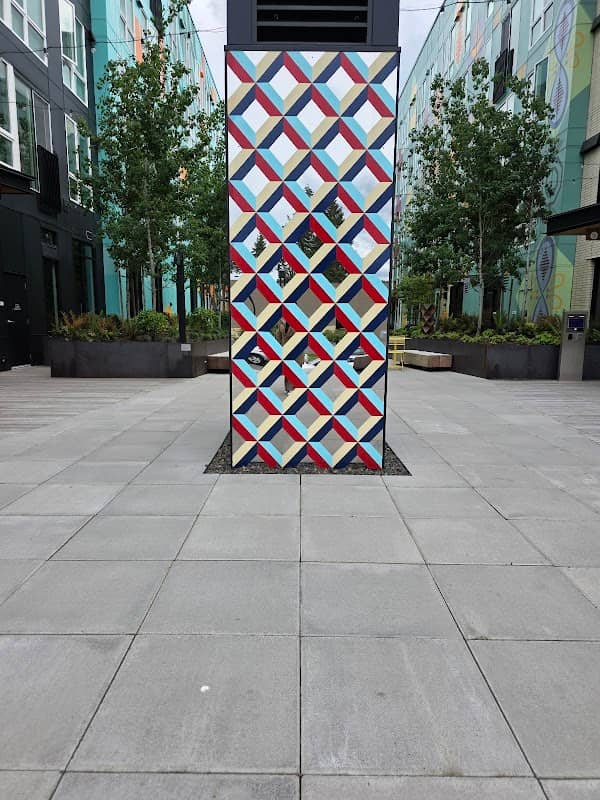 Mirrored art object - Image 2