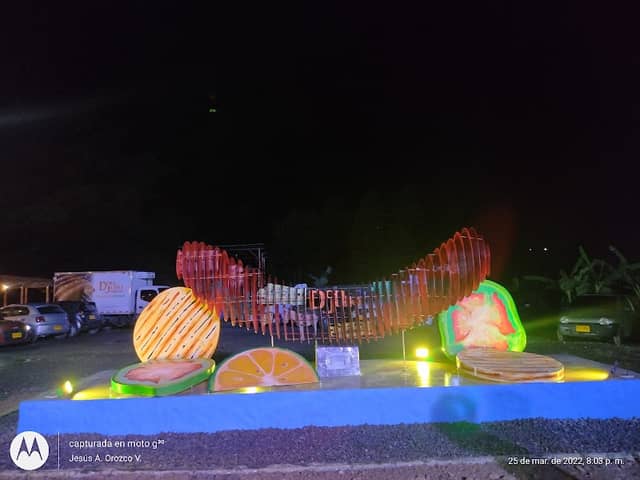 Monumento al Chorizo Santarrosano escultor John Fitzgerald - Image 1