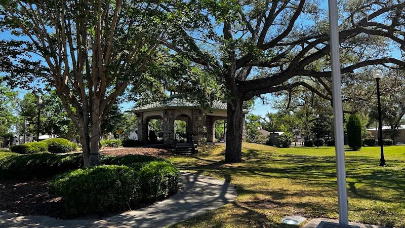 Oaks by the Bay Park - Image 1