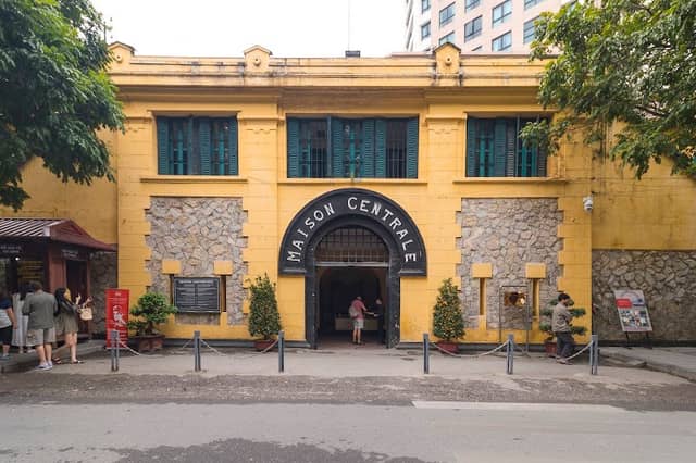 Hoa Lo Prison - Image 2