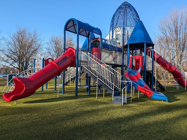 Riverside Park - Image 1