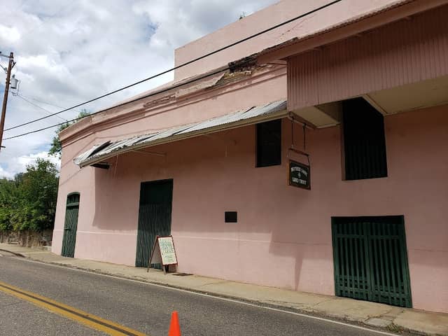 Chichizola Family Store Complex - Image 1