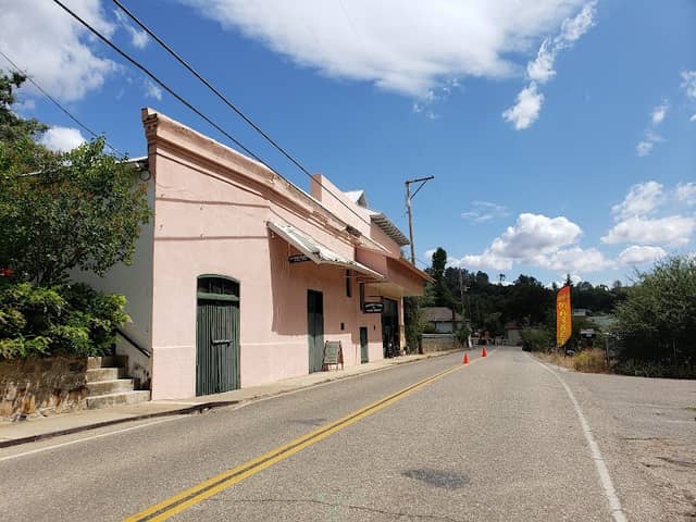 Chichizola Family Store Complex - Image 3
