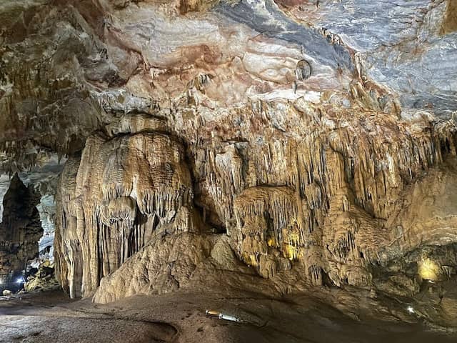 Tien Son Cave - Image 1