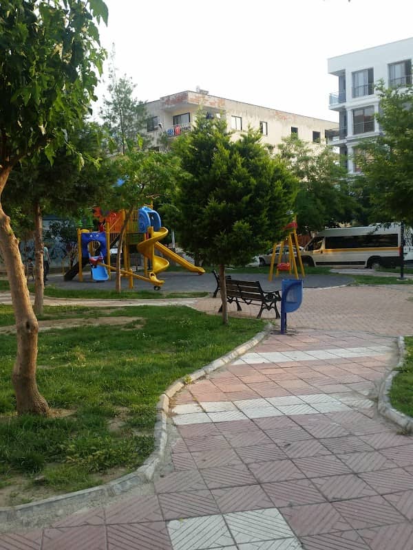 Saray Parkı - Image 1