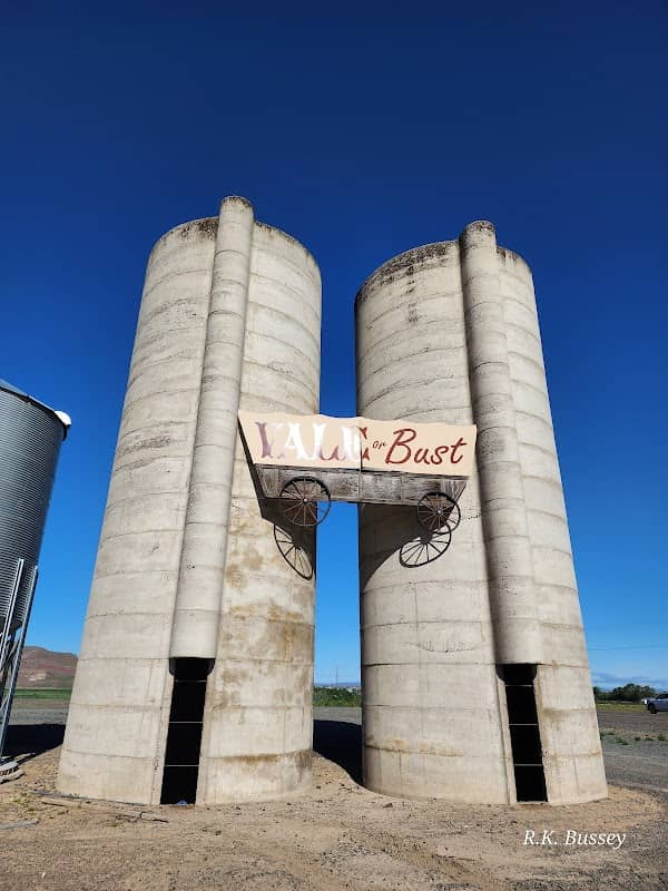 Vale or Bust sign landmark - Image 1