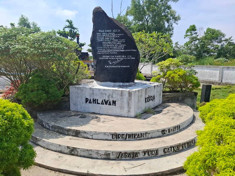 Tugu " Romusha " Pahlawan Kerja & Lokomotif Esslingen - Image 1