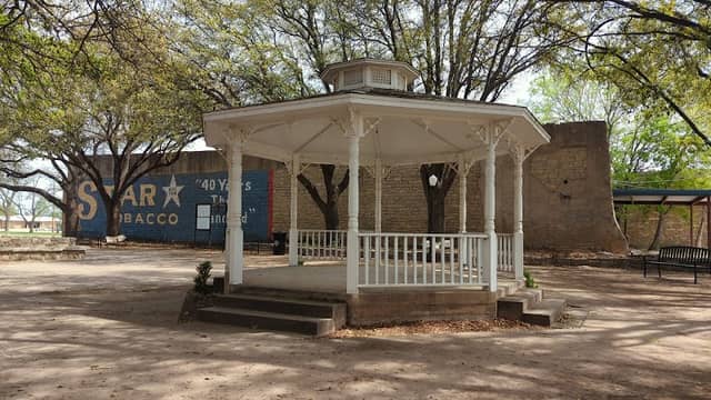 Pioneer Plaza - Image 1