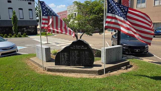 Downtown Veterans Memorial Park - Image 2